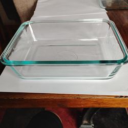 Pyrex rectangular serving dish 9" by 7"