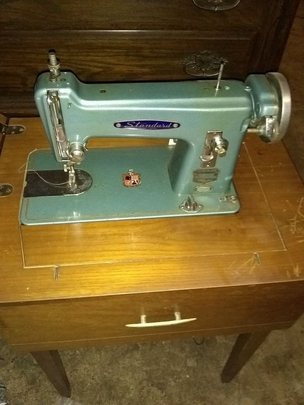 Vintage singer sewing machine. for Sale in Kansas City, MO OfferUp
