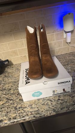 Brown cowgirl boots