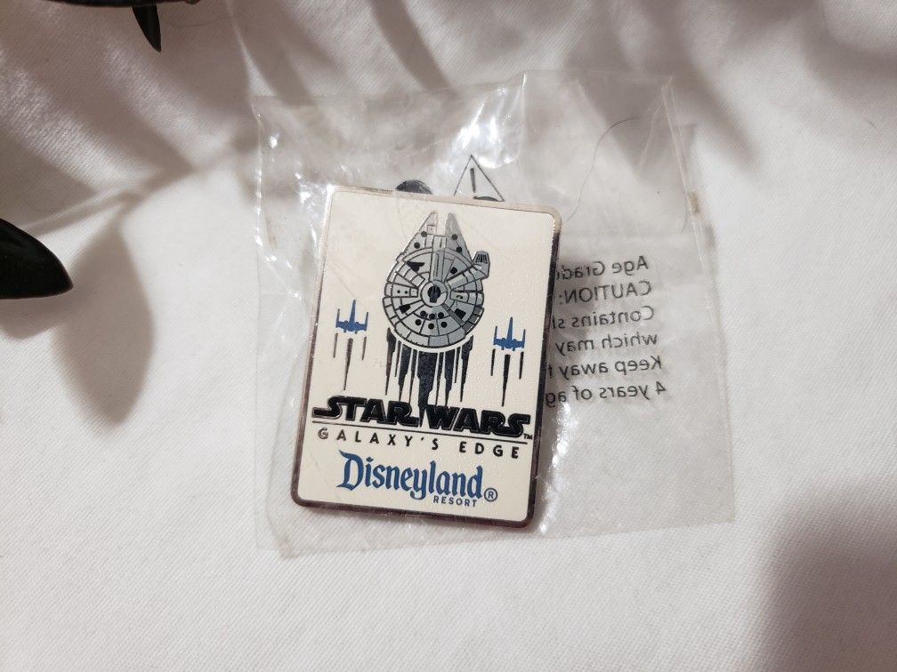 Star Wars Galaxy's Edge Pin