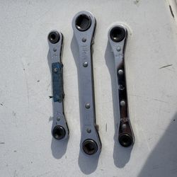 Refrigerant wrenches