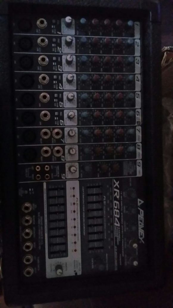 Peavey XR684 Mixer Amp