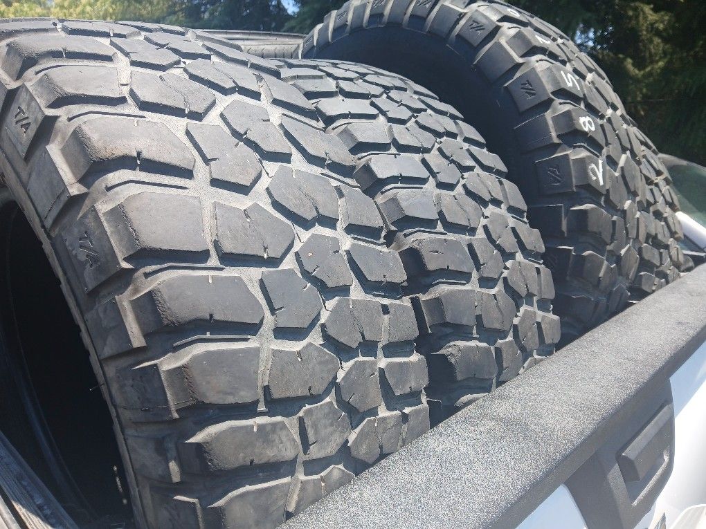 LT285/70/17 BFG KM2 Tires (4)