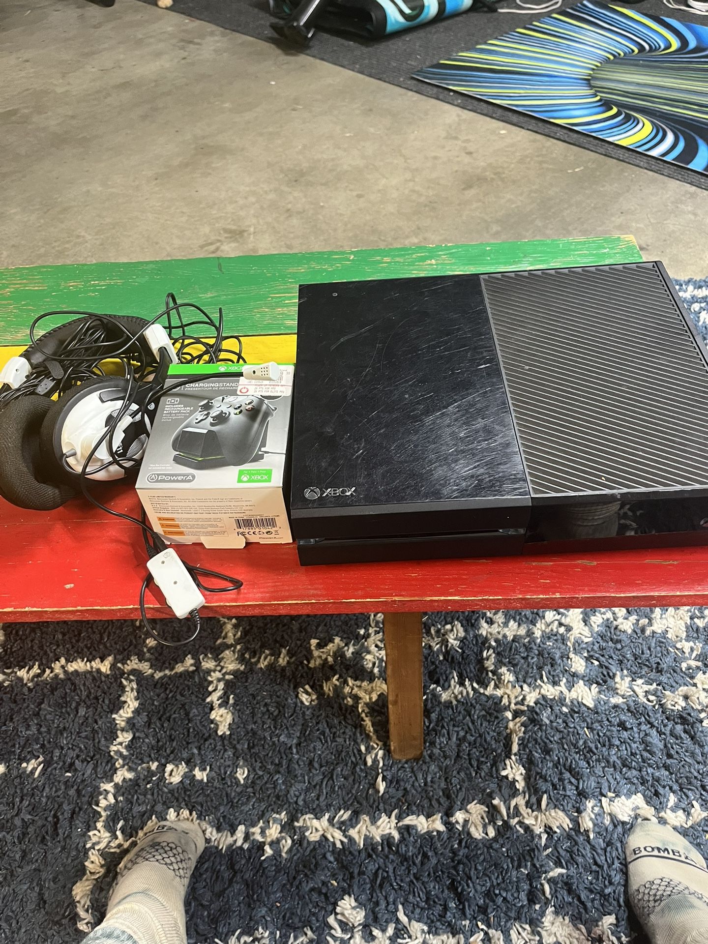 Xbox One With Charging Stand And Turtle Beaches