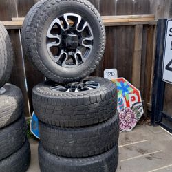 18 Inch OEM GMC Rims With Tires