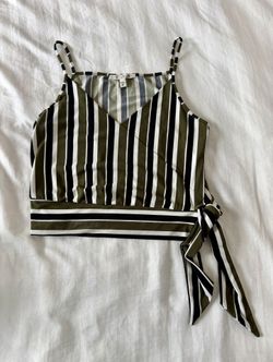 Size: xs- EXPRESS Stripped Crop Top. Colors: White, Black and Olive. Never Used.