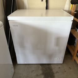 7 CU FT White Vissani Deep Freezer 