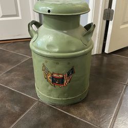Vintage 10 gallon milk can