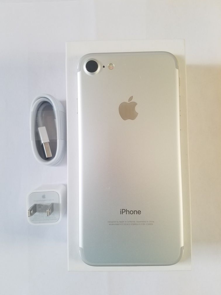 iPhone 7 32GB. Factory Unlocked and Usable with Any Company Carrier SIM Any Country