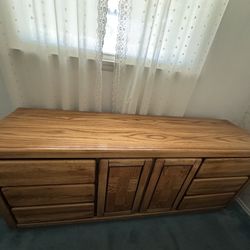 Bedroom furniture set