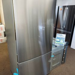 GE 17.7cu.ft Counter-Depth Bottom-Freezer Refrigerator