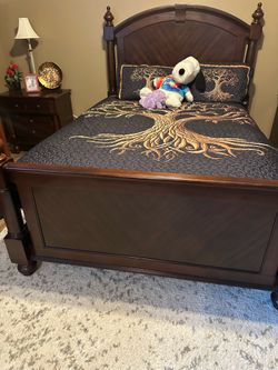 Queen bedroom set