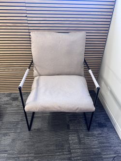 🪑 Modern Lounge Accent Chair (Must Go!) 