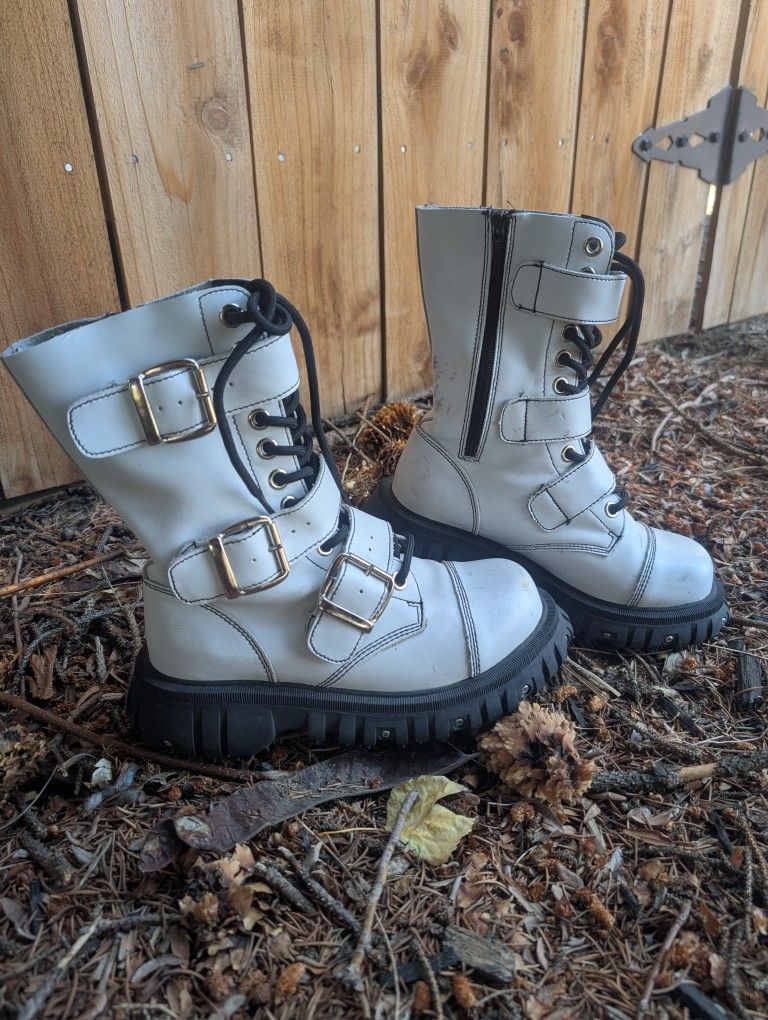 T.U.K Boots White Size 7