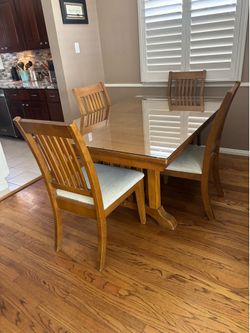 Dining room table