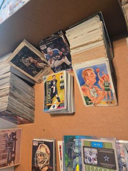 Collectible Vintage Football, Baseball, Basketball and Soccer Cards