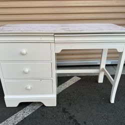 Stanley Desk with drawers/ escritorio con cajones 