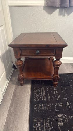 Side wood table