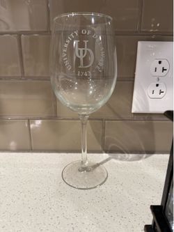 University of deleware Red wine glass
