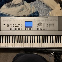 Yamaha Portable Grand DGX-640