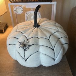 Cute White Pumkin With A Peal Spider 
