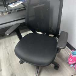 DESK CHAIR LIKE NEW