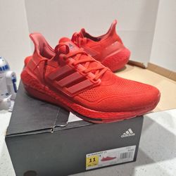 ADIDAS ULTRA BOOST  SIZE 11