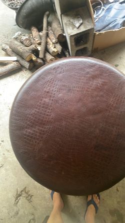 Round leather coffee table