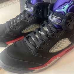 Air Jordan 5 Retro Size 12 Black/ New Emerald Fire red