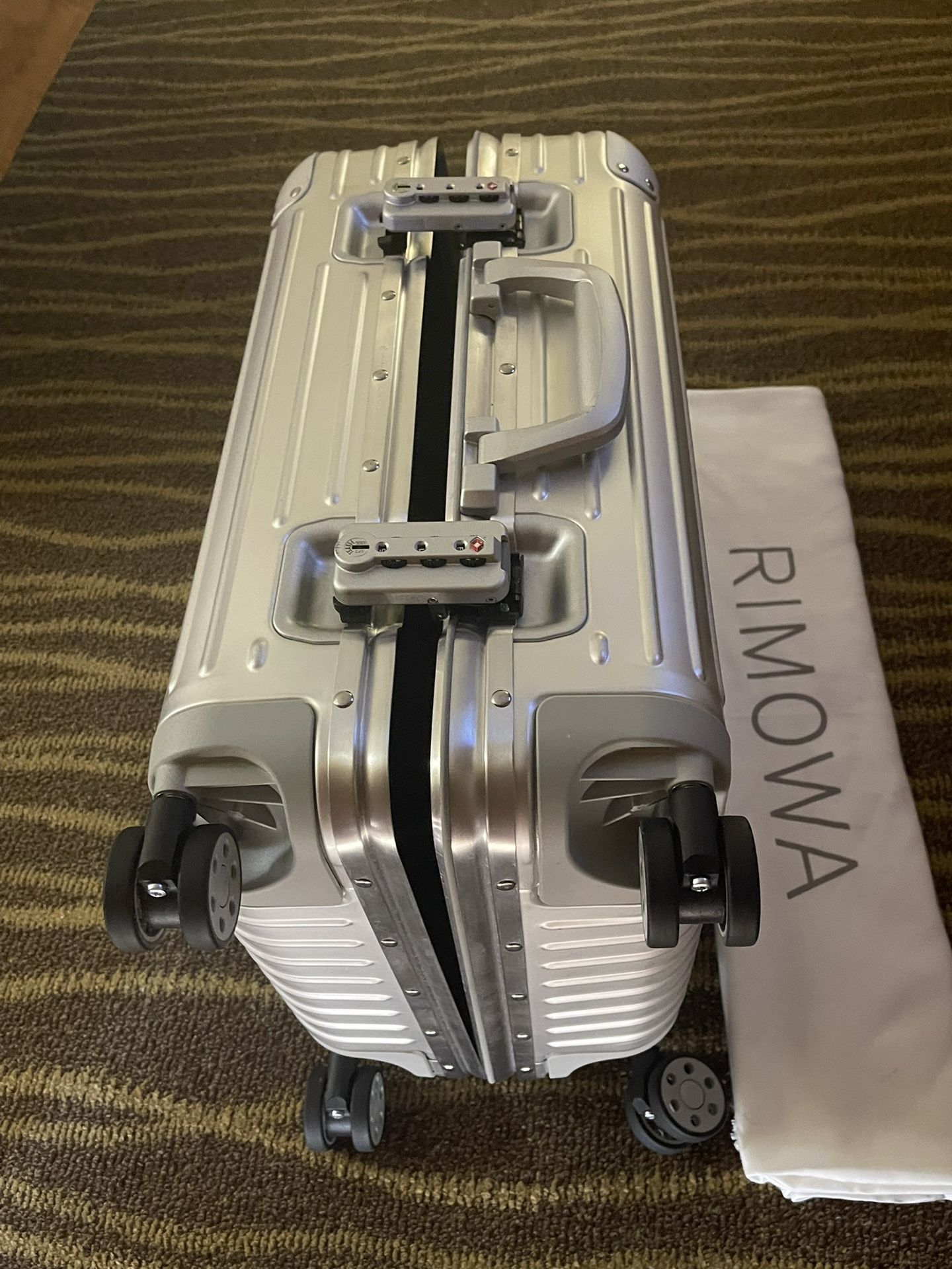 RIMOWA SUITCASE very durable (high end)