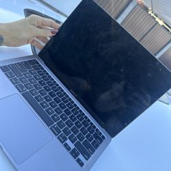 MacBook Air/ Broken Screen 