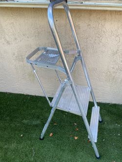 4.5 Ft Aluminum Platform Step Ladder with Tray – Great Condition
