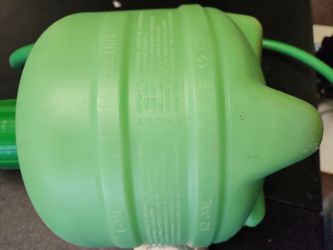 Gallon sprayer