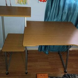 Desk .... Escritorio