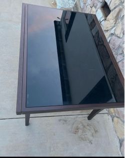 Glass top extendable table