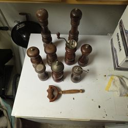 Wooden Salt And Pepper Shackers/Grinders