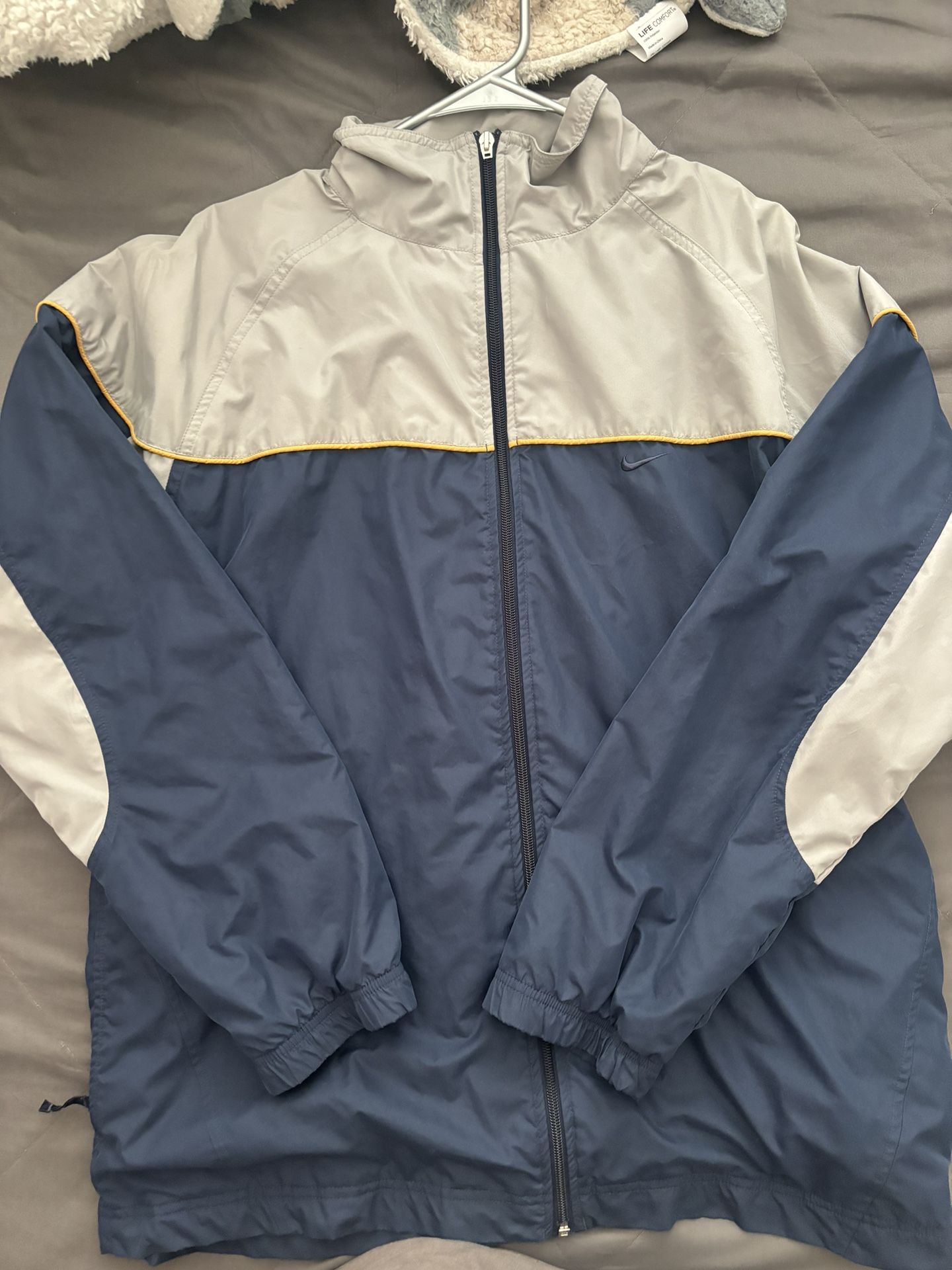 VINTAGE NIKE WINDBREAKER