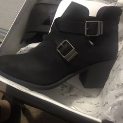 New Boot Black Size 9
