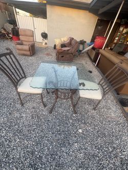Table with 2 chairs