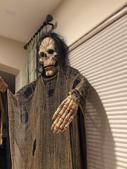 12ft Hanging Skeleton Ghoul $50