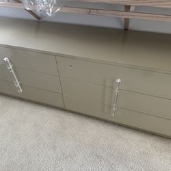 BEAUTIFUL HIGH QUALITY BEIGE MICA DRESSER. LUCITE HANDLES. 6 LARGE DRAWERS. 88”W x 28”H x 18”D