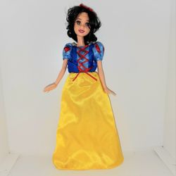 Disney Princess Snow White 11 inch doll