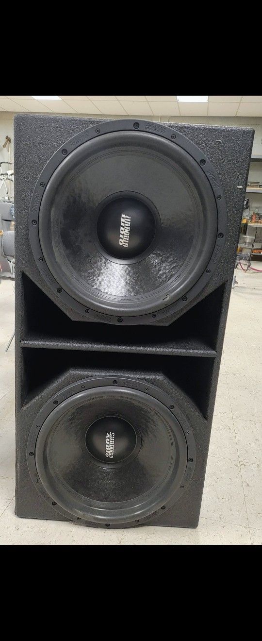 2 Sundown U-Series V. 2 15's in a SPL Ported box & Taramps HD 3000 1 Ohm Amp.