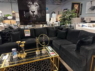 Beautiful L-shaped sectional! 🚨🖤✨
