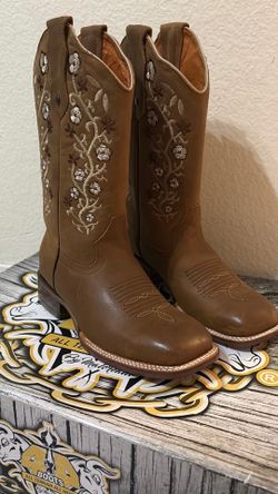Women’s Cowgirl Boots Size7