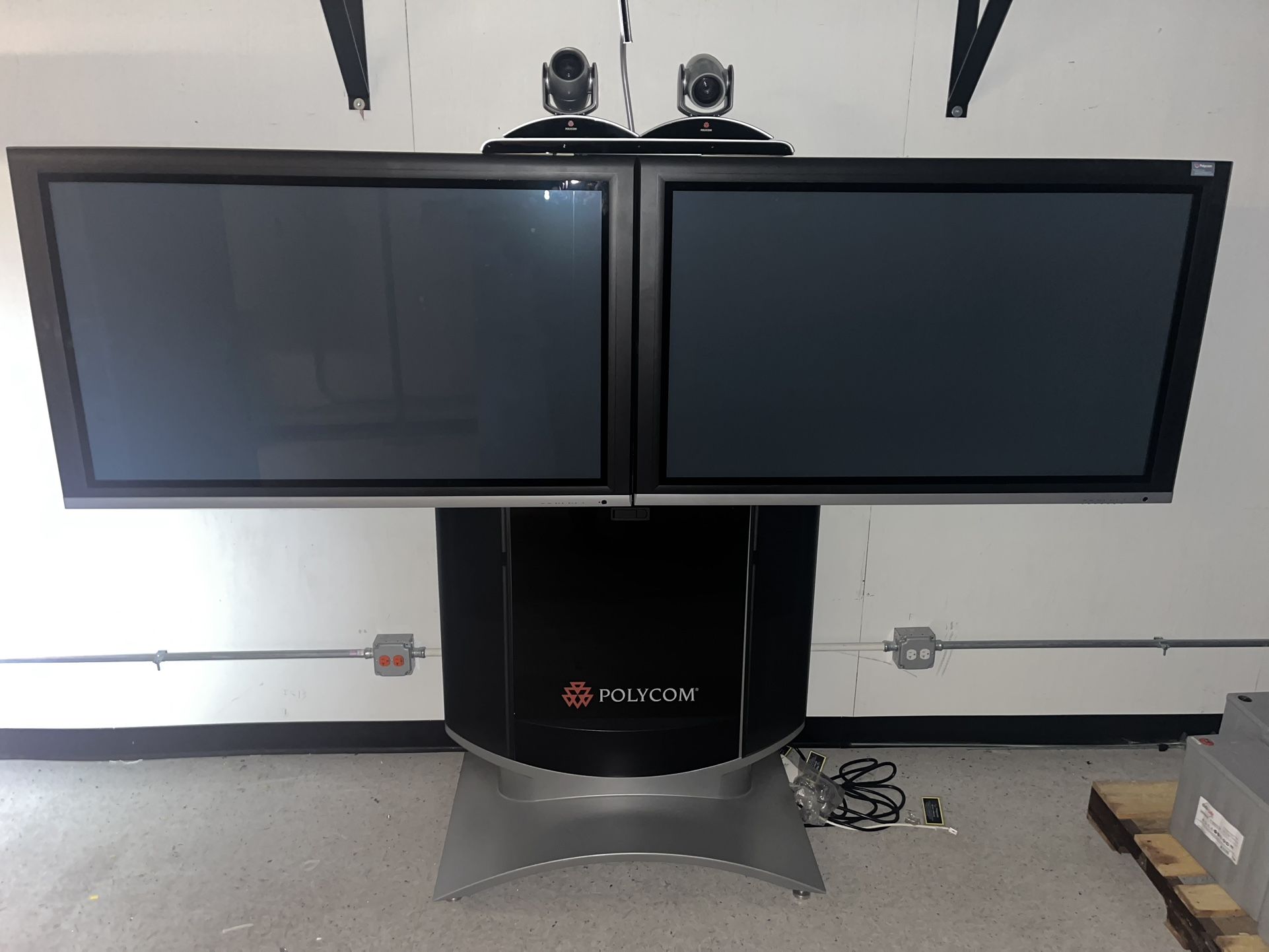 Polycom Dual Media Center 50’ Inch