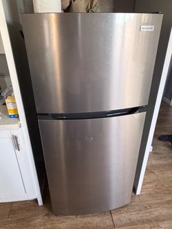 Frigidaire 13.9 cu. ft. Top Freezer Refrigerator in Brushed Steel