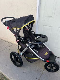 BABY TREND JOGGER STROLLER