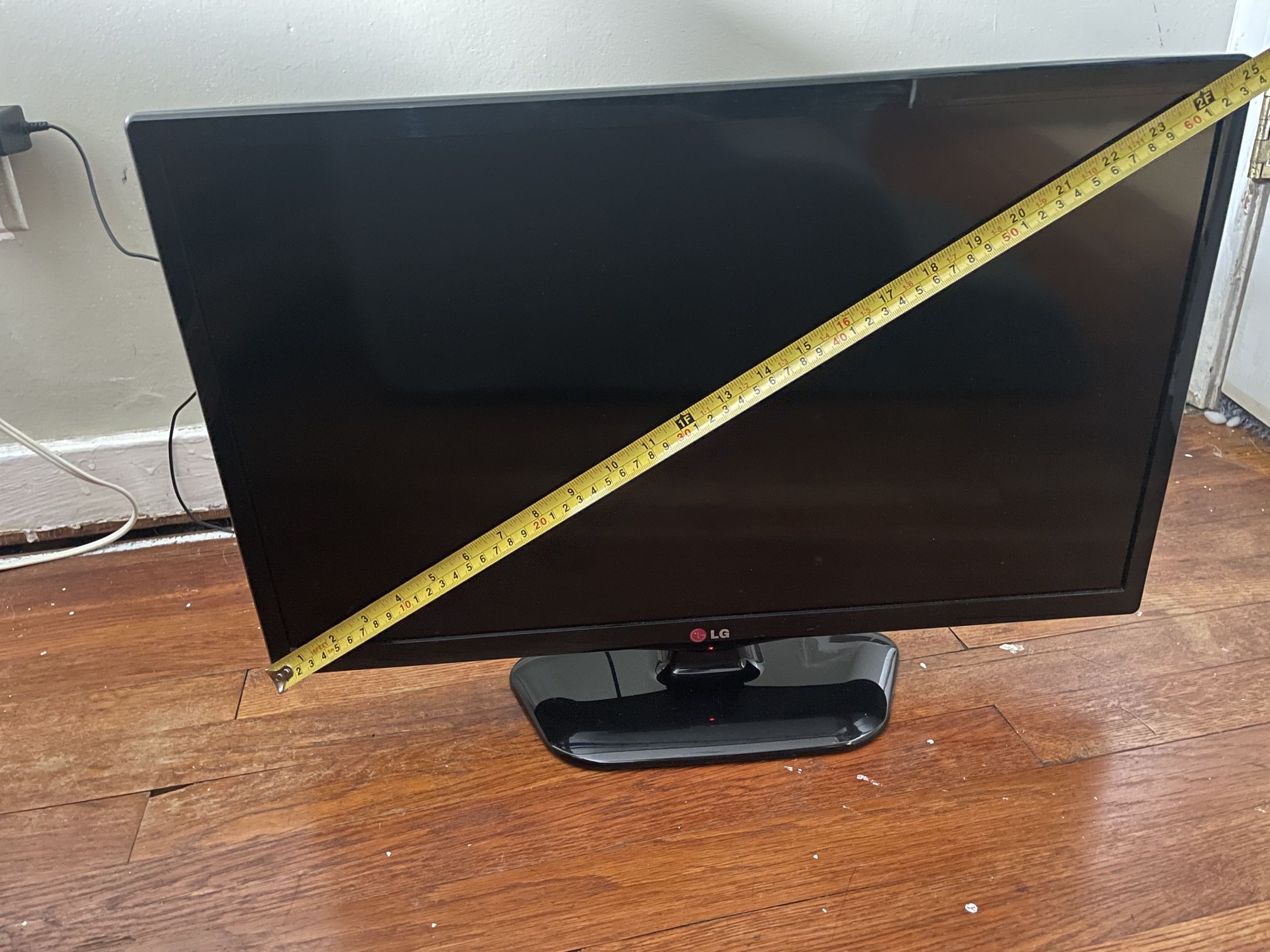 23.5” LG 24LB4510