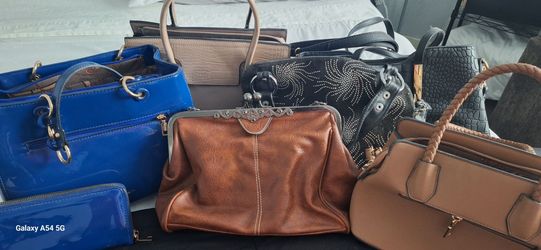 Mix of purses 👛